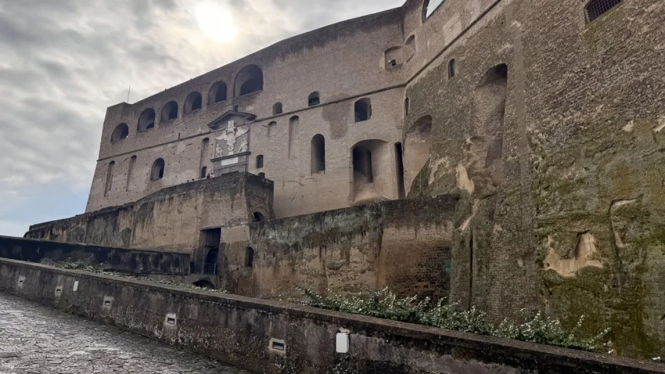 Fotr na tripu 11, Neapol II
