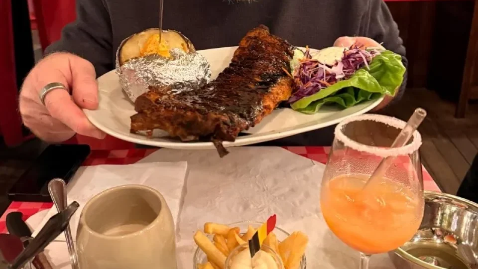 Fotr na tripu 11, Bruggy na talíři