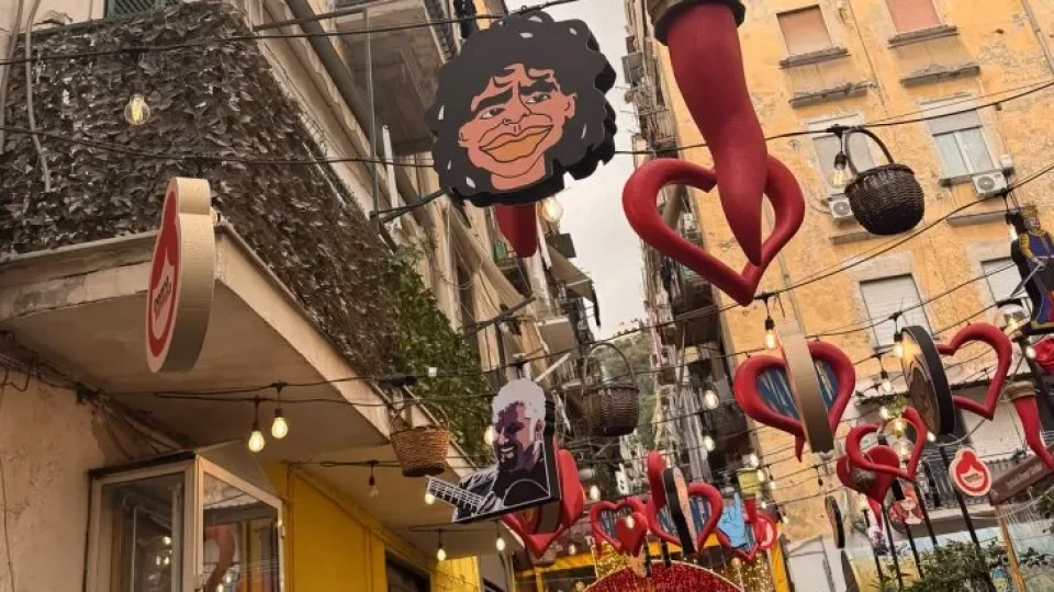 Fotr na tripu 11, Neapol