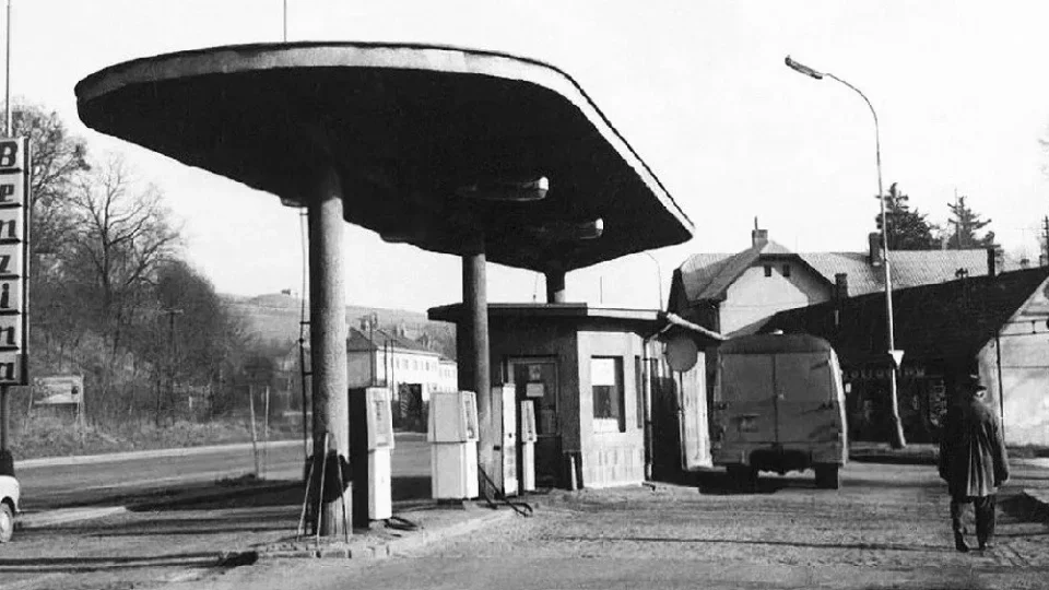 Retro, čerpací stanice