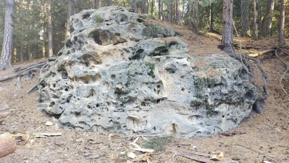 Toulovcovy Maštale a okolí