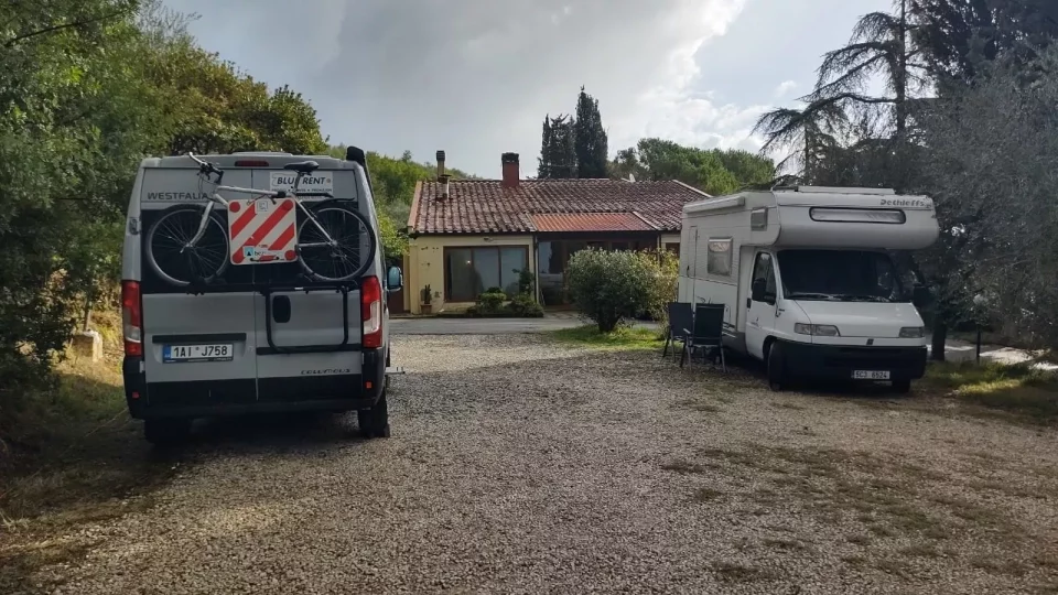 Elba s obytným autem