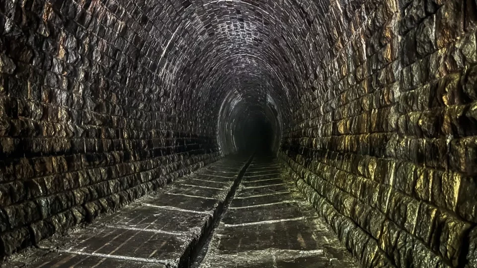 Trip Muránska planina, Gemerske spojky, jeskyně