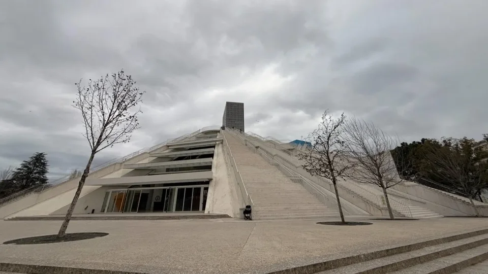 Fotr na tripu 11, Tirana