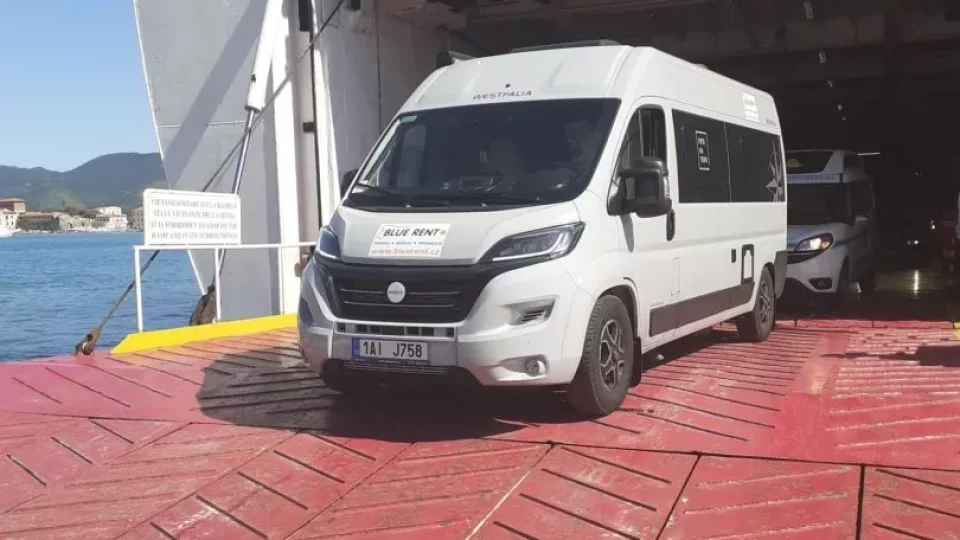 Elba s obytným autem