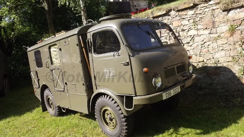 Tatra 805
