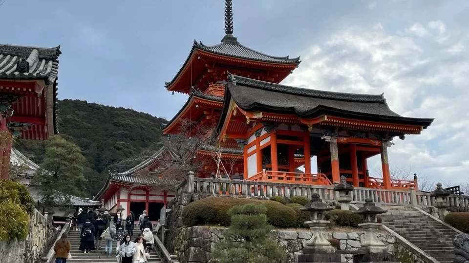 Málo času, velké Japonsko: Nespočet svatyní a chrámů v okolí Kyota, ale také jízda v šinkansenu