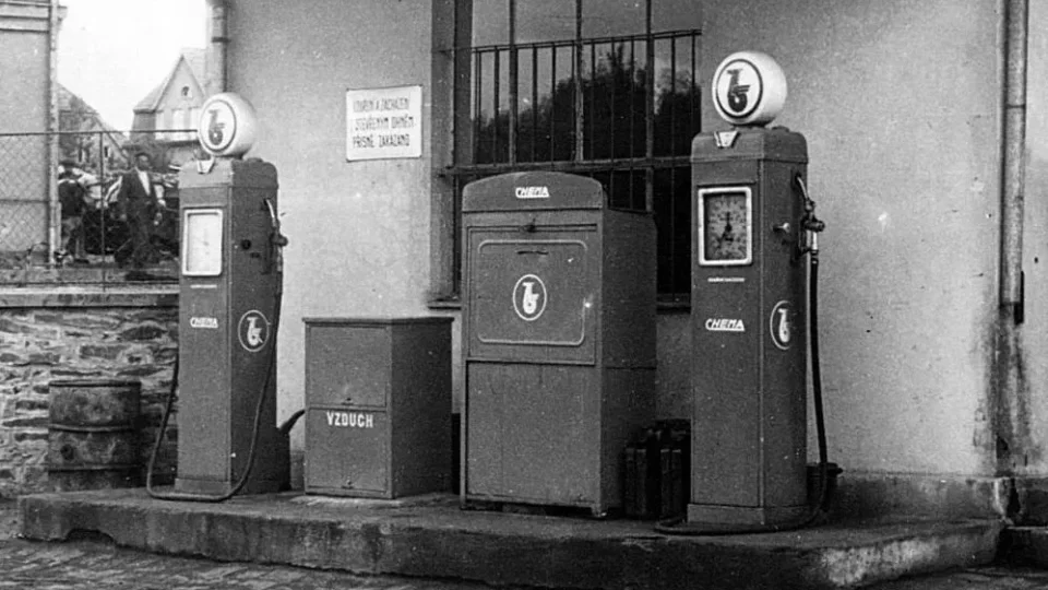 Retro, čerpací stanice