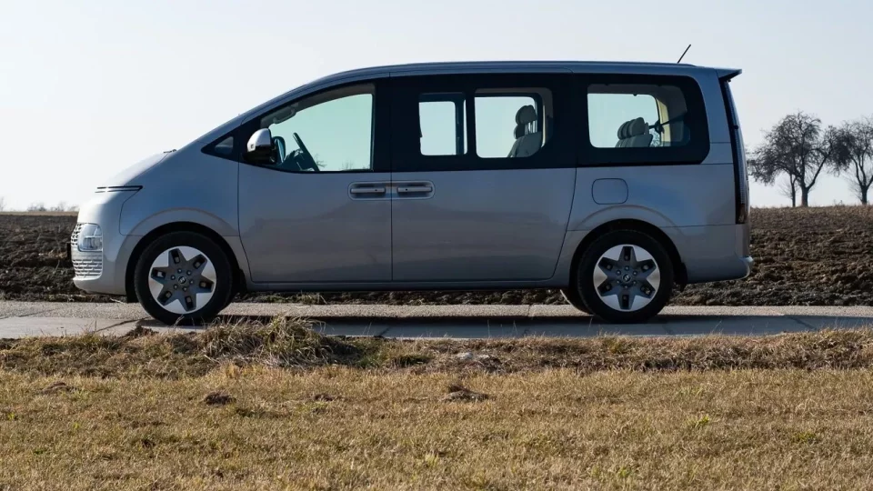 Test Hyundai Staria HEV