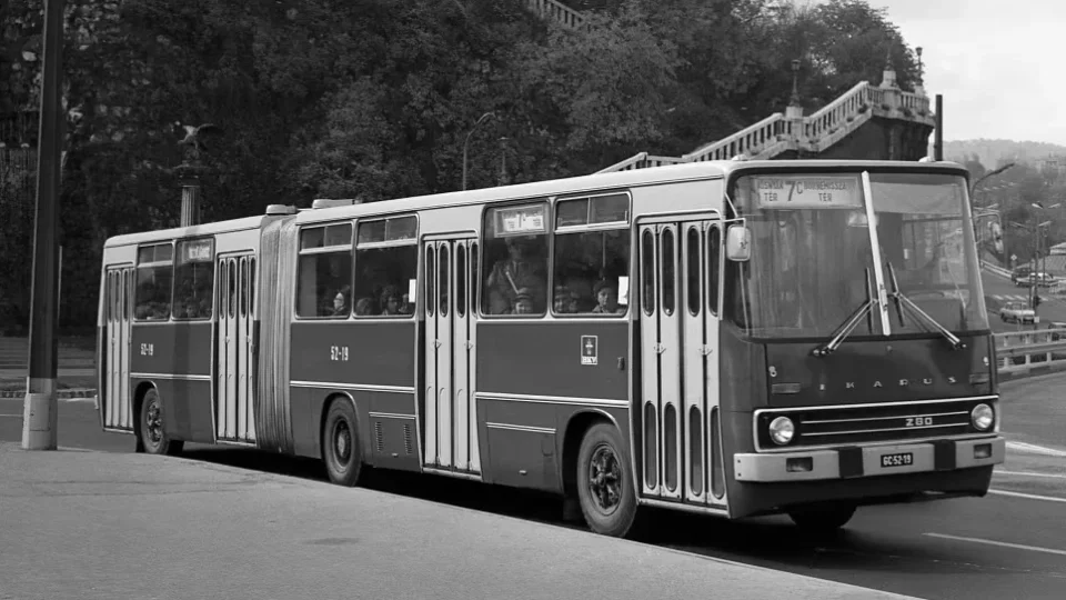 Ikarus 208