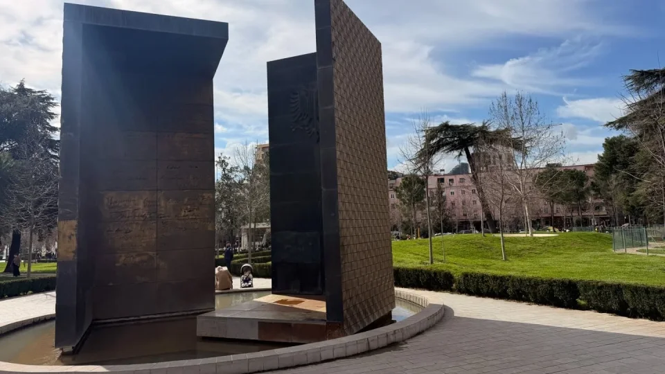 Fotr na tripu 11, Tirana