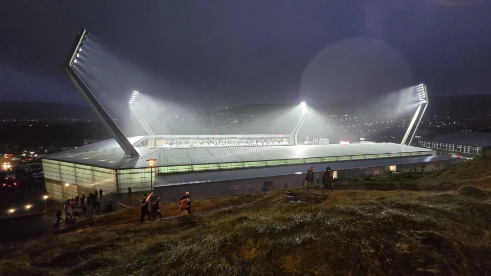 Faerské ostrovy - stadion Torsvollur
