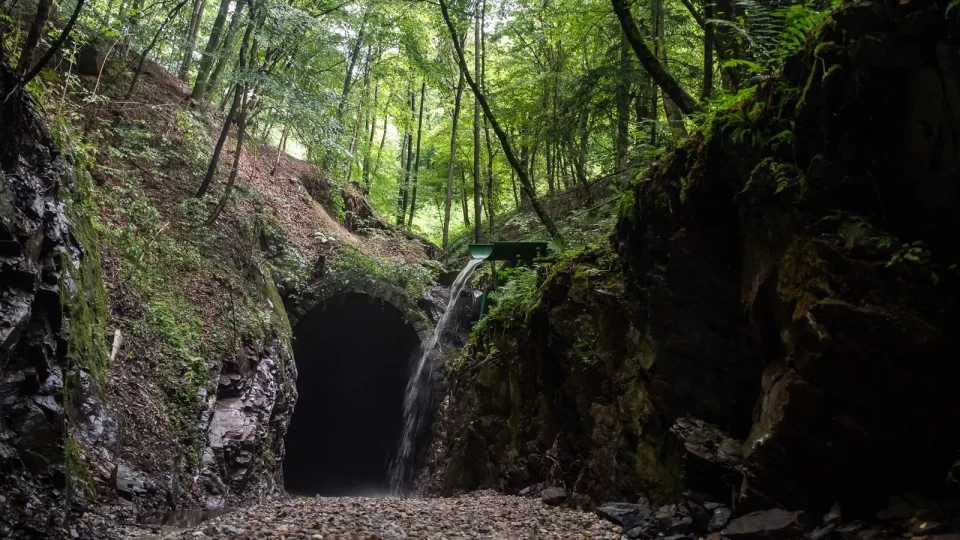 Trip Muránska planina, Gemerske spojky, jeskyně