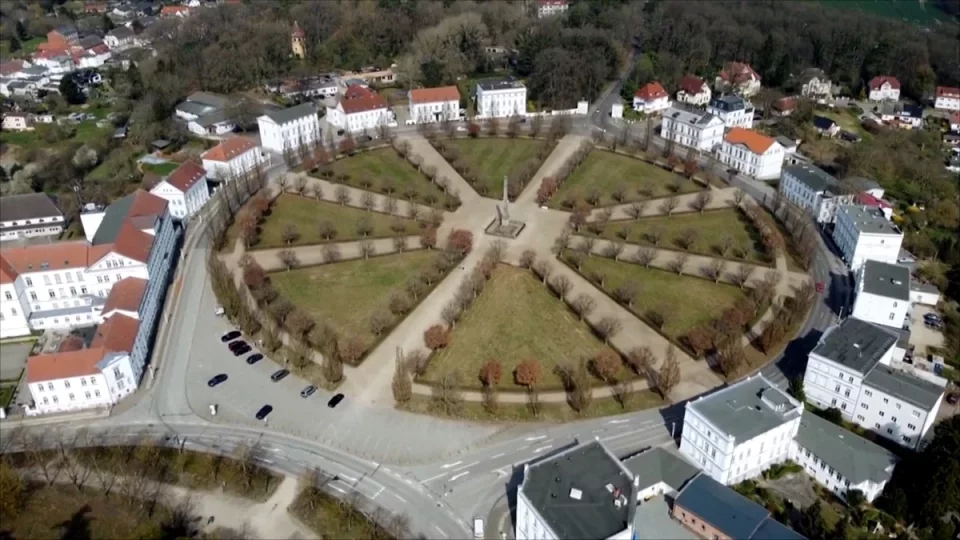 Fotr na tripu 9, Rujána