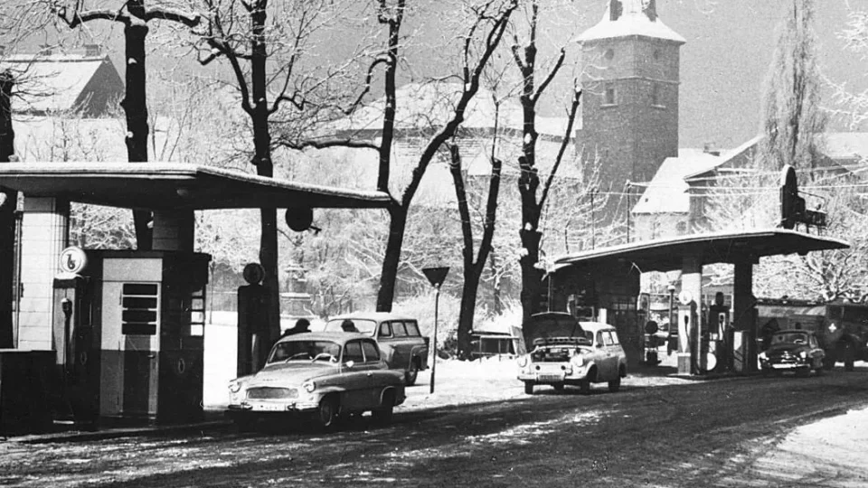 Retro, čerpací stanice