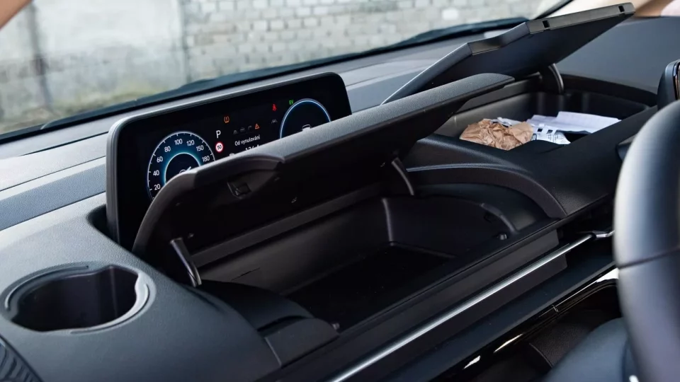 Test Hyundai Staria HEV