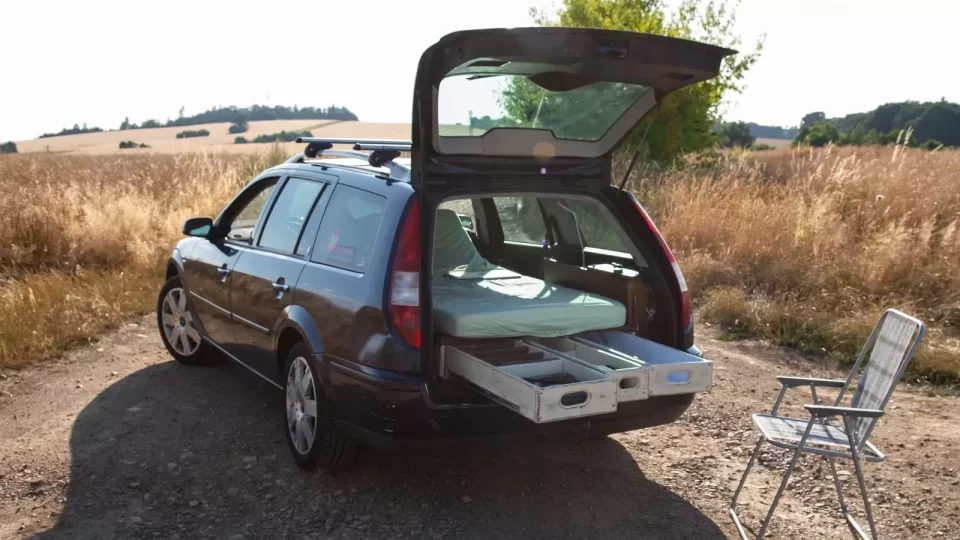 Kempování na divoko, Ford