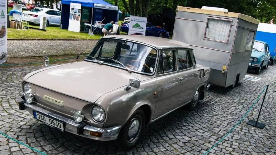 Cestování z dob komunismu i moderní obytňák narvaný reproduktory. Byli jsme se podívat na Legendách