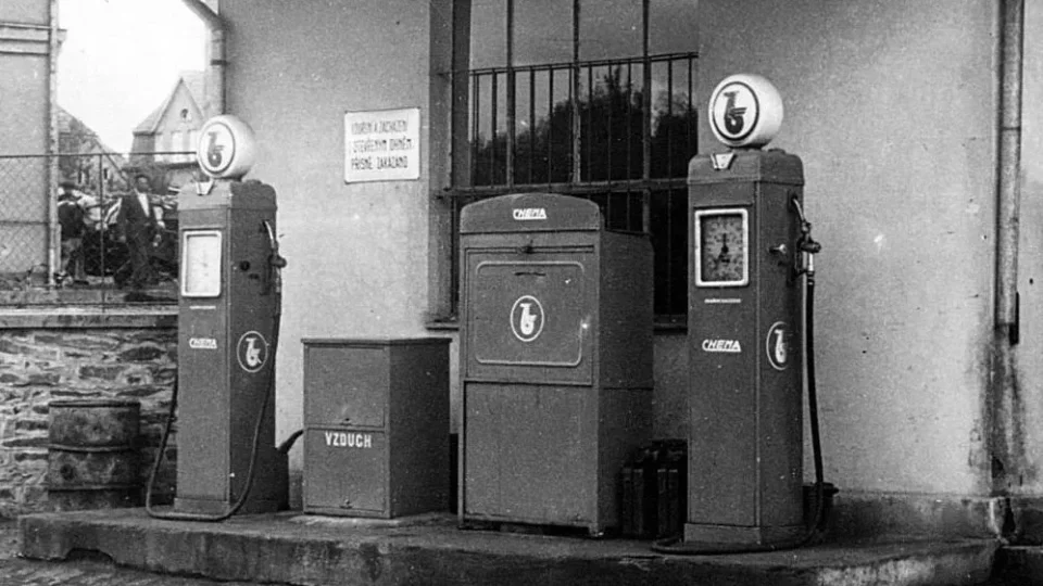 Retro, čerpací stanice