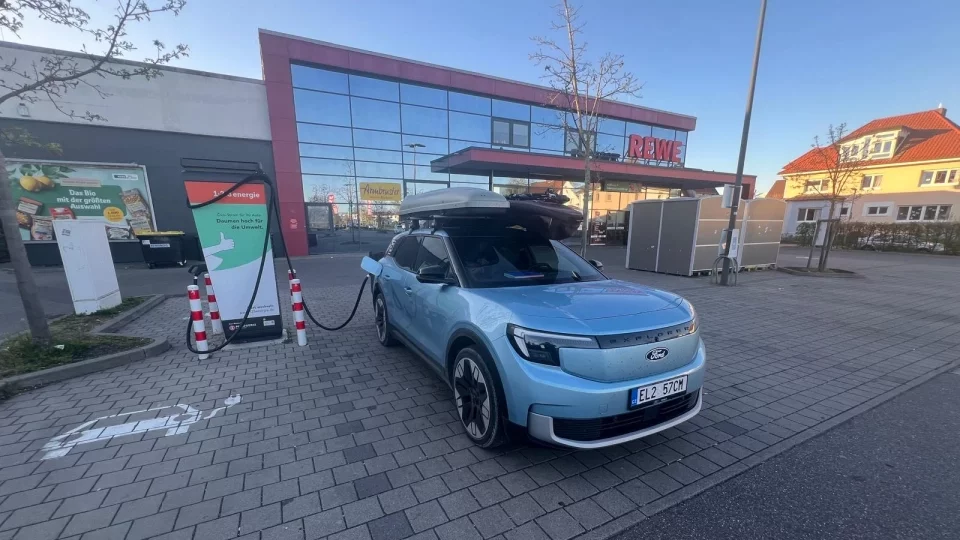 Ford trip, nabíjení