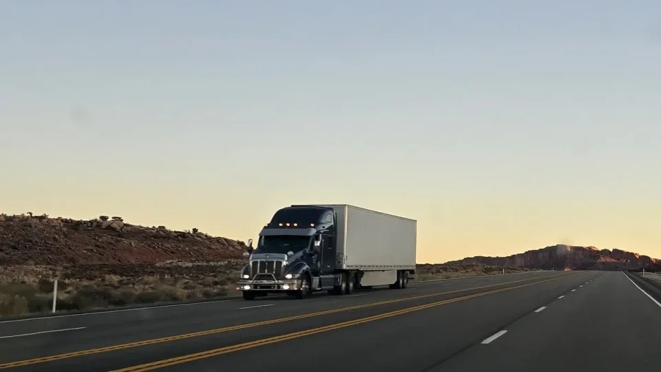 Pravidla na silnicích v USA