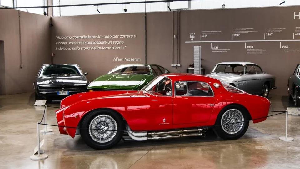 Italský výrobce parmezánu zachránil slávu Maserati. Navštívili jsme jeho znovuotevřené muzeum aut