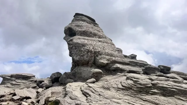 Za sfingou už nemusíte do Egypta! Jednu jsme objevili v rumunských horách