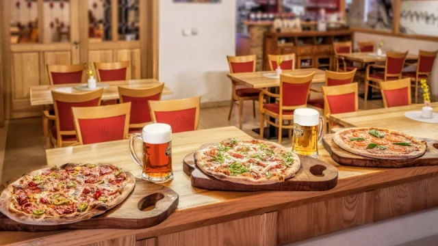 Deset nejlepších restaurací v Česku, kam vyrazit nejen na vánoční večírek