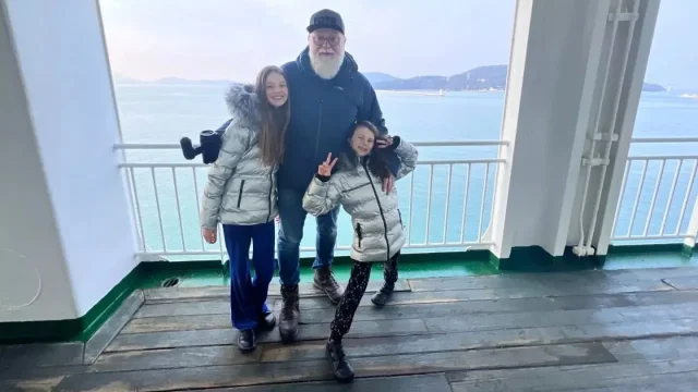 Někdo má holobyt, někdo „holotrajekt“. Pepa cestoval lodí, kde byly jen holé podlahy