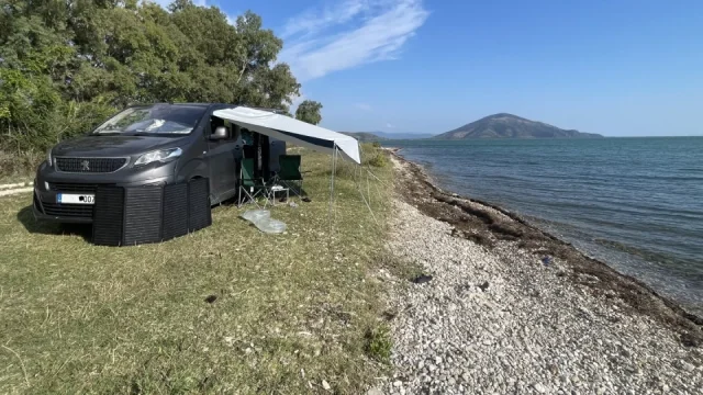 Pokuta 7300 Kč pro toho, kdo v Řecku kempuje nejen v obytném autě. Kontroverzní zákaz byl upřesněn