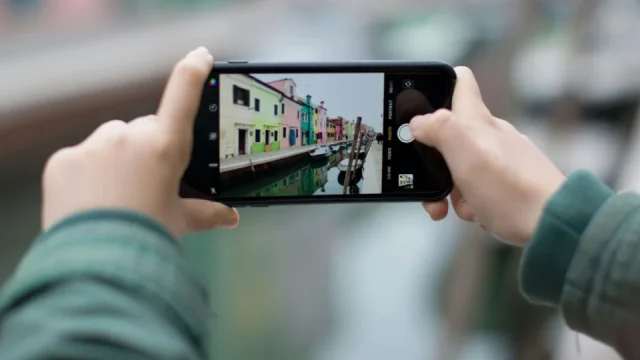 Hledá se fakt hodně špatný fotograf. Ten nejhorší pojede zdarma na Island a dostane milion korun