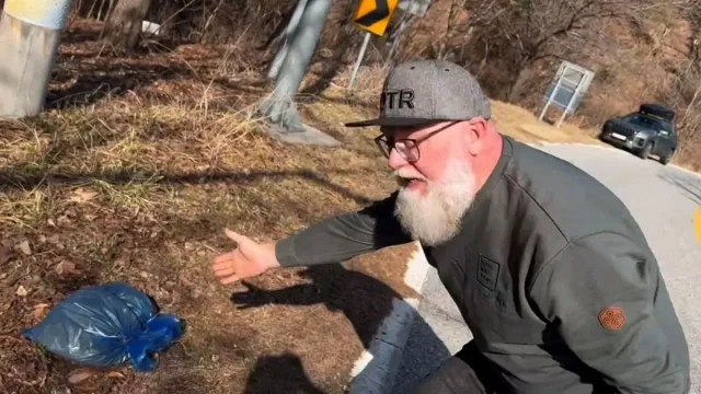 Informační okénko Fotra. Dnes prozradí tajemství modrých pytlů u silnice