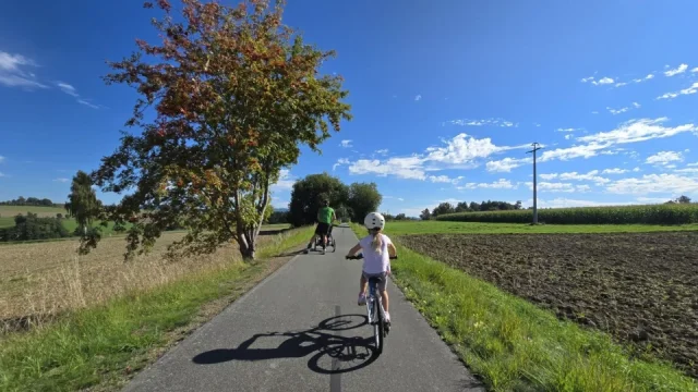 Málo známá perla mezi cyklostezkami leží hned za hranicí. Bockl-Radweg nadchne i bruslaře