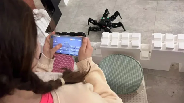 Fotr v R.U.R.? V Jižní Koreji roboti útočí ze všech stran. A v muzeu především