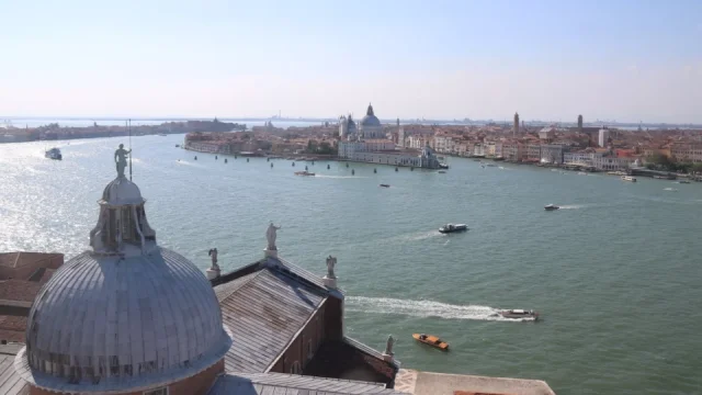 Rodinná vstupenka do Benátek za skoro 5000 Kč. V Itálii už mají masového turismu plné zuby