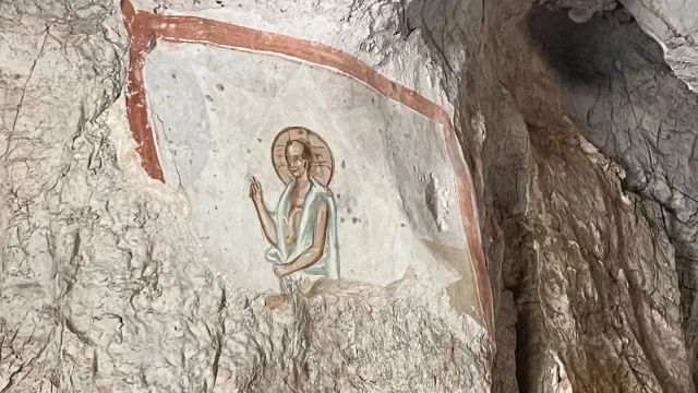 Jediný plešatý Ježíš na světě! Do takového kostela se člověk skoro bojí vstoupit