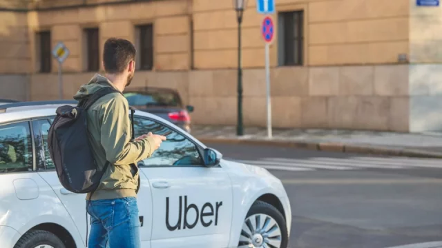 Živý humr i přenosný pisoár. Tohle jsou nejdivnější věci, které lidé zapomínají v taxi