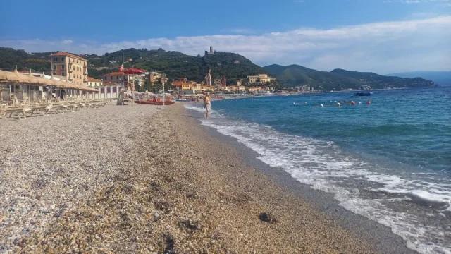 Jak si užít Ligurii bez turistů: Velký výběr pláží, atrakce pro celou rodinu, jeskyně i delfíni