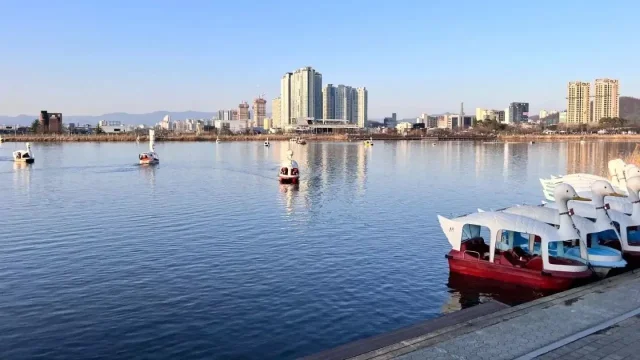Mácháč s letadlem a kačenkami? I takový unikát najdete v Asii a Fotr vám ho ukáže