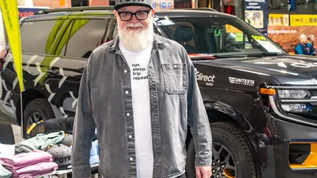 Česká apokalyptická šestikolka, Fotrův Ford a obytná auta na všechny způsoby. For Caravan začal