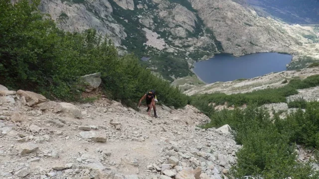 Korsika, to není jen moře. Uprostřed ostrova jsme objevili drsný výšlap, k němuž nedojedete autem