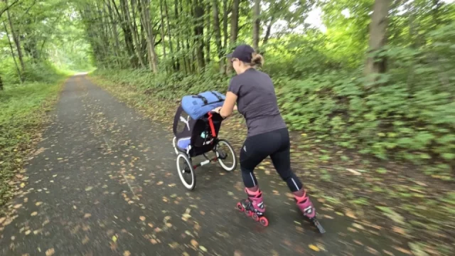 100 km na bruslích a dvě Bečvy na jeden zátah? Narozeninový plán narušil roční syn a rozkopaná trasa