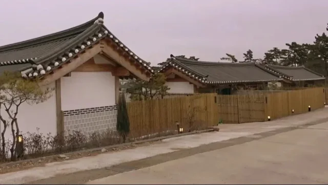 Víte, co to je hanok? Malé holky vám to vysvětlí. Fotra k tomu nepotřebují