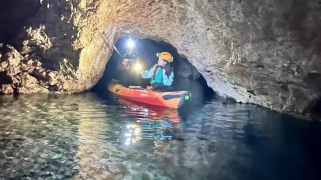 Jezdit v podzemí se dá na kajacích i na kole. Podzemlje Pece jsou neuvěřitelným zážitkem