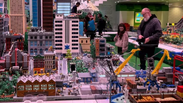 LEGO House v Billundu: Místo, kde se plní sny z kostek, občas bolí nohy a pláče peněženka