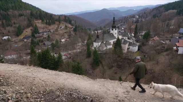 Největší umělý kopec v Evropě mají na Slovensku. Nově vás tam odveze vlak z Banské Bystrice