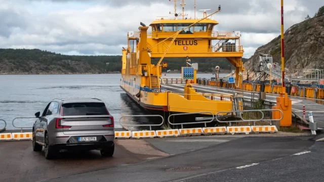 Ve Švédsku jsme se svezli na elektrickém trajektu. Je zdarma, ale moc často ho zatím nepotkáte