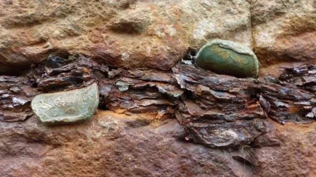 Turisté strkají peníze, kam nemají. Je to obrovský problém