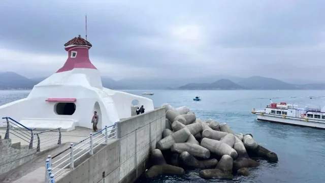 Robinson, nebo Pepa? Fotra vykopli na pustým ostrově a jako vždycky si poradil