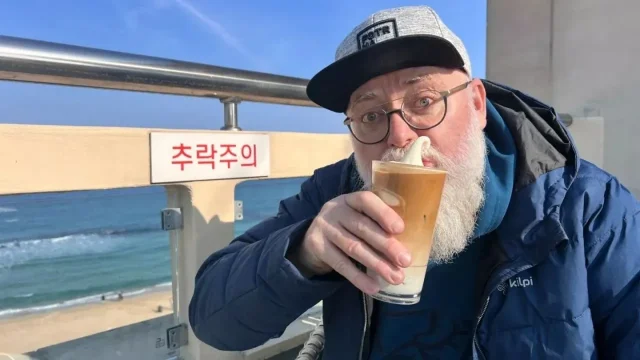 Tři sta metrů kaváren. Fotr navštívil jihokorejskou ulici, kde vás káva odnese do jiné dimenze